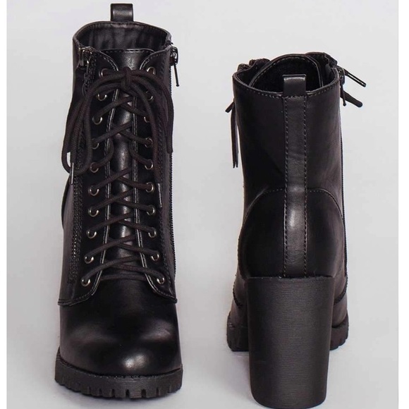 NEW Nina Lace Booties- in Black - Picture 5 of 6